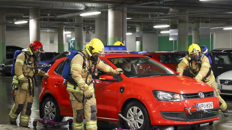 Palosuojelurahaston Innovaatiopalkinnon 2021 kunniamaininta vaurioituneen ajoneuvon poistamisesta maanalaisista pysäköintitiloista